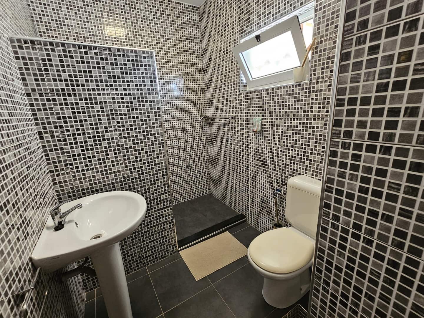 Villa Sangala bathroom with shower